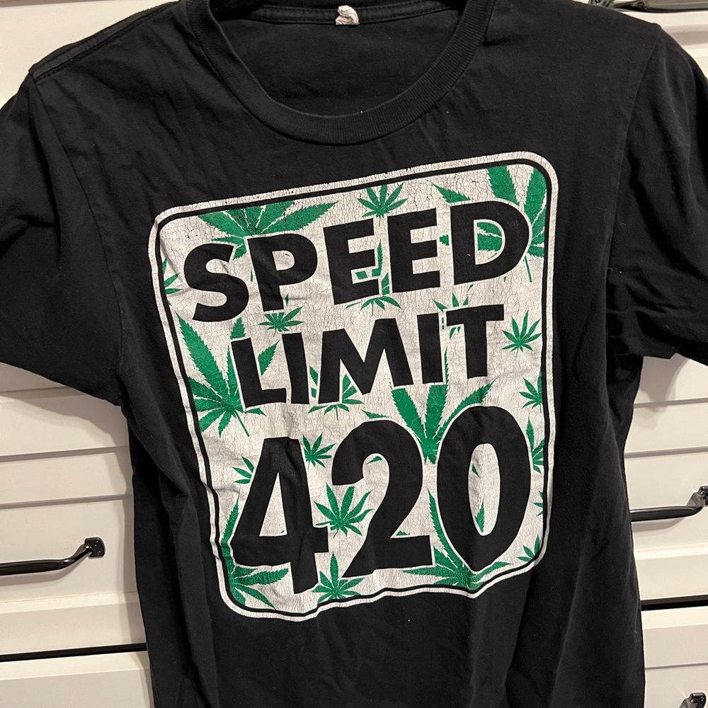 Speed Limit 420 funny tee shirt size S